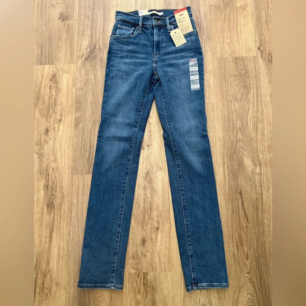 NWT Levi's 724 High Rise Slim straight Jeans Catch Me Outside. Size 24